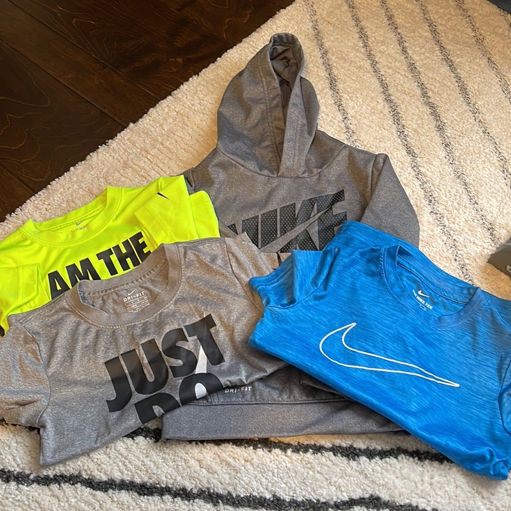 Lot of Boys SM (4-5) NIKE Tops